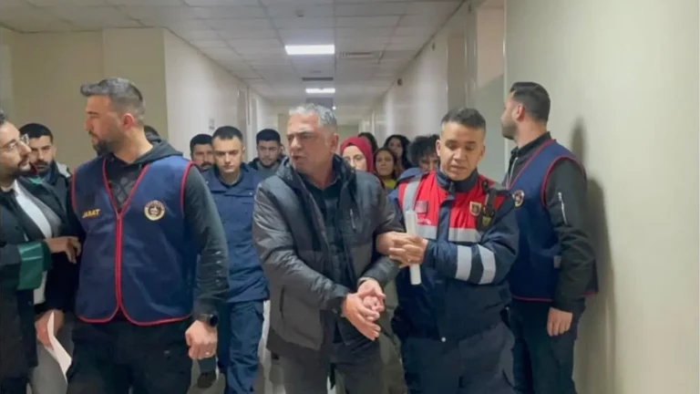Gaziantep Adliyesi’nde görülen davada Birleşik Tekstil Dokuma ve Deri İşçileri Sendikası (BİRTEK-SEN) Genel Başkanı Mehmet Türkmen hakkında beraat kararı verildi.